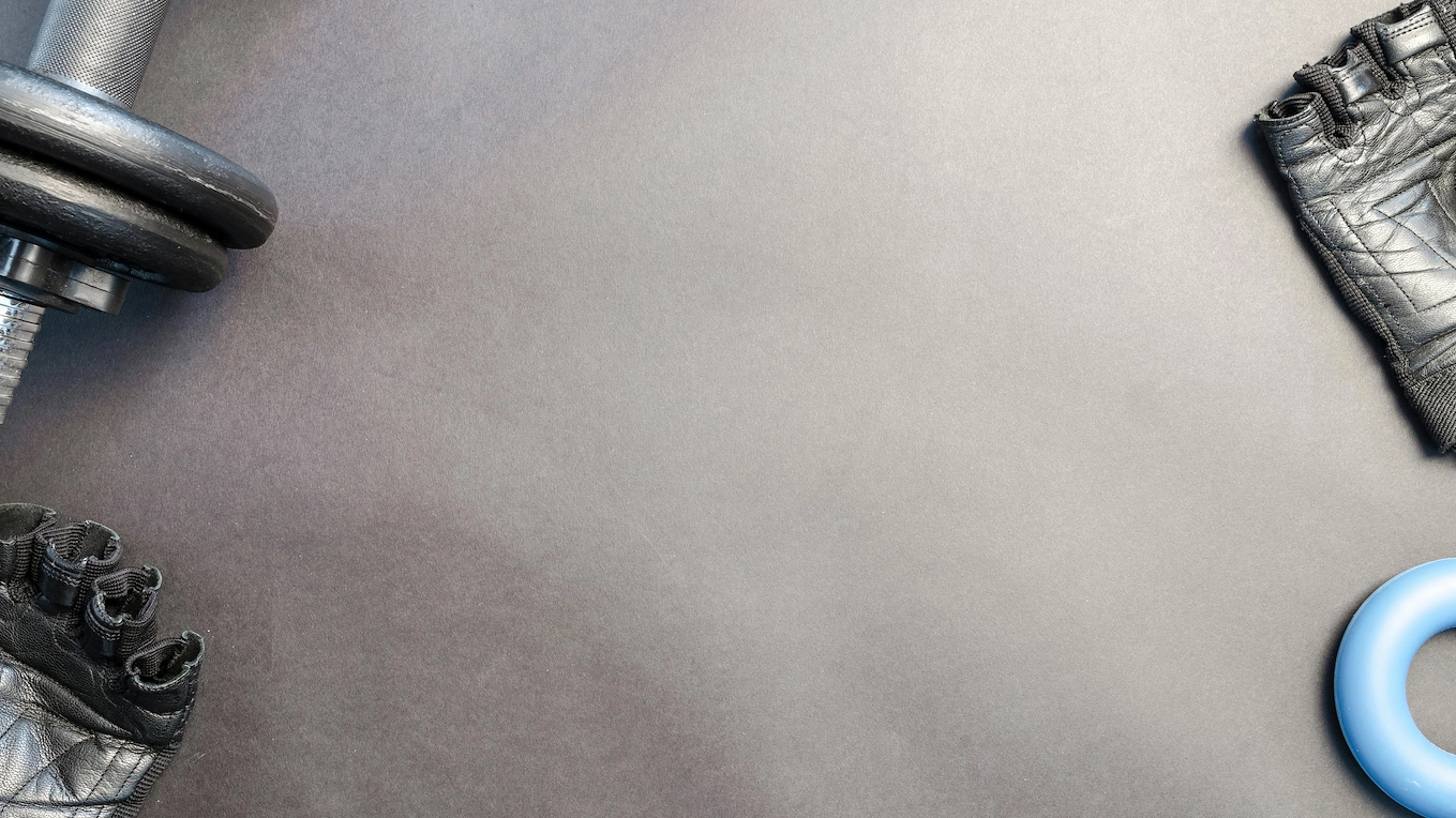 Träningsredskap ovanpå ett grå bakgrund.